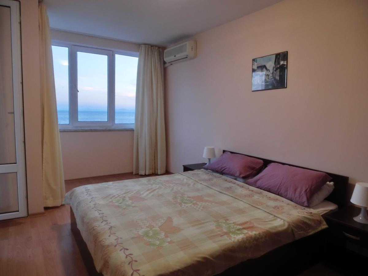 Sea View Crown Apartment On Complex With Pools And Beach, Sveti Vlas Esterno foto