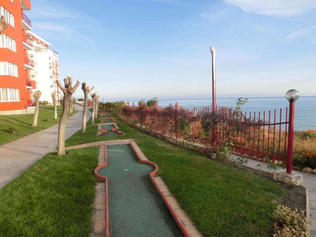 Sea View Crown Apartment On Complex With Pools And Beach, Sveti Vlas Esterno foto